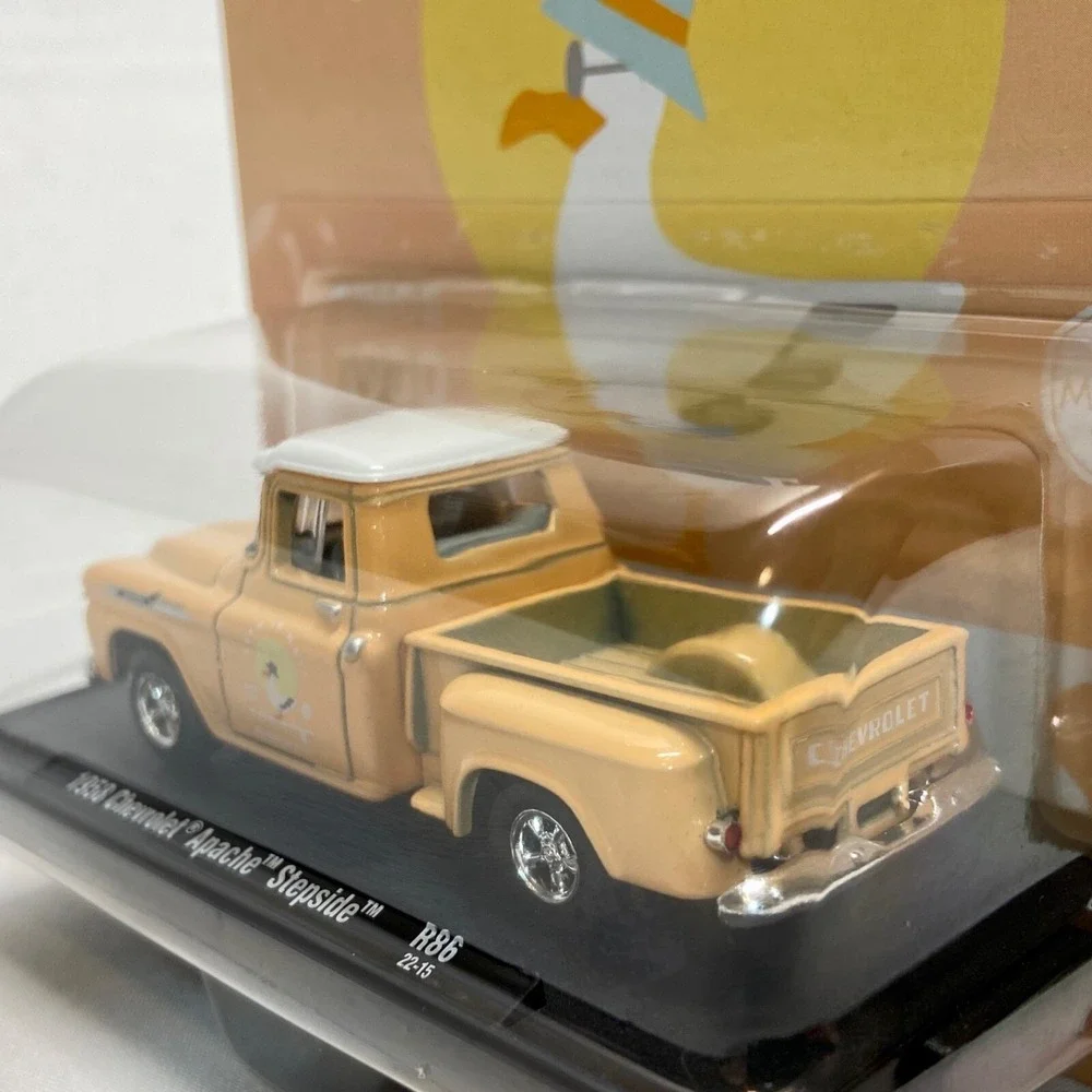 M2 Machines 1958‎ Chevrolet Apache Stepside R86 Born In Maui Raised In Cali 2023